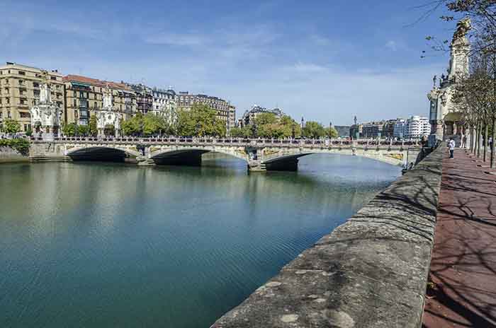 Guipúzcoa - San Sebastián 073 - puente de MarÍa Cristina.jpg